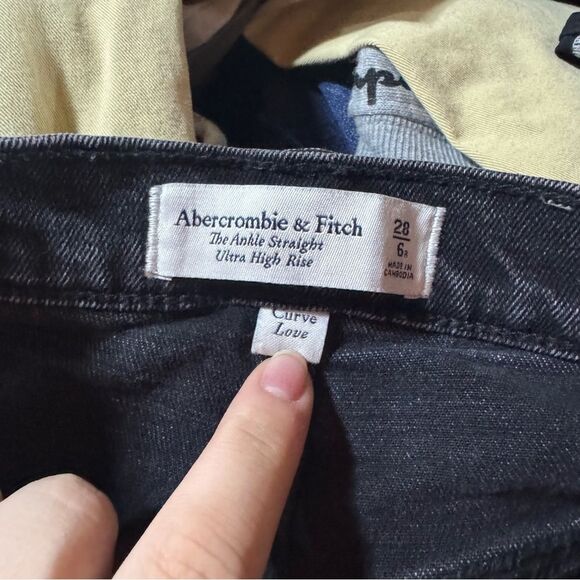 Abercrombie and Fitch Curve Love Black Distressed Ankle Straight High Rise Jeans - Picture 3 of 3